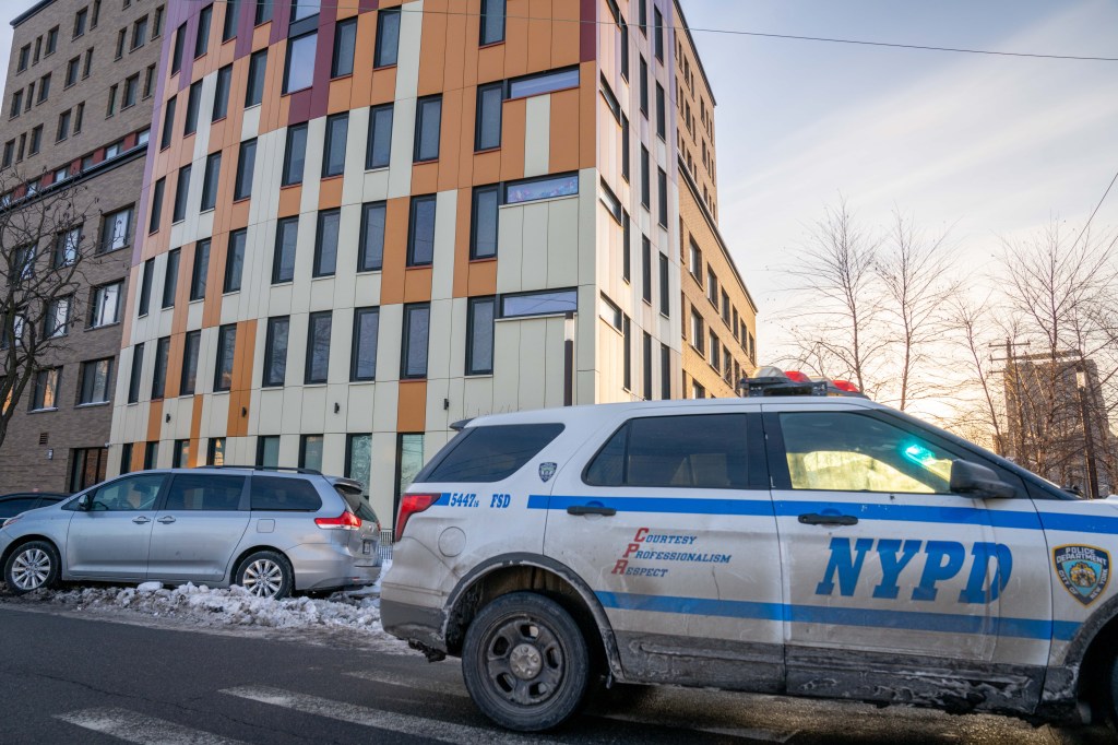 Man found dead in Queens apartment building with head injuries