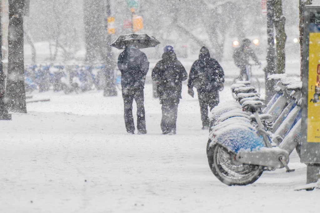 NYC bracing for first snow of 2026, up to 12 inches possible