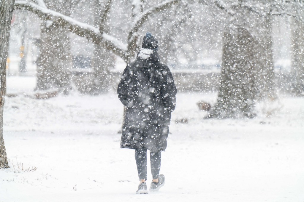 Weekend winter storm forecast worsens, up to 1 foot possible in NYC
