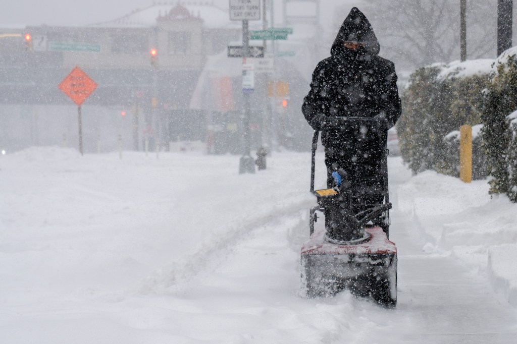 More than 10 inches of snow wallops New York City, tristate