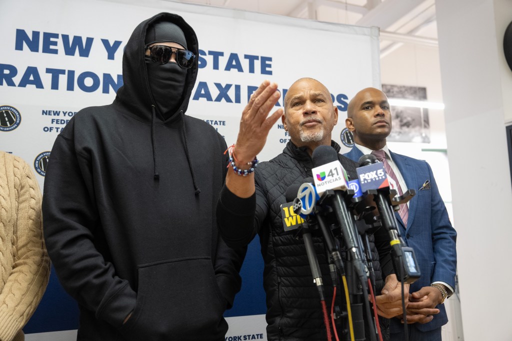 As NYPD hunts suspect in Bronx Uber driver killing, cabbies' eyewitness presser comes under fire