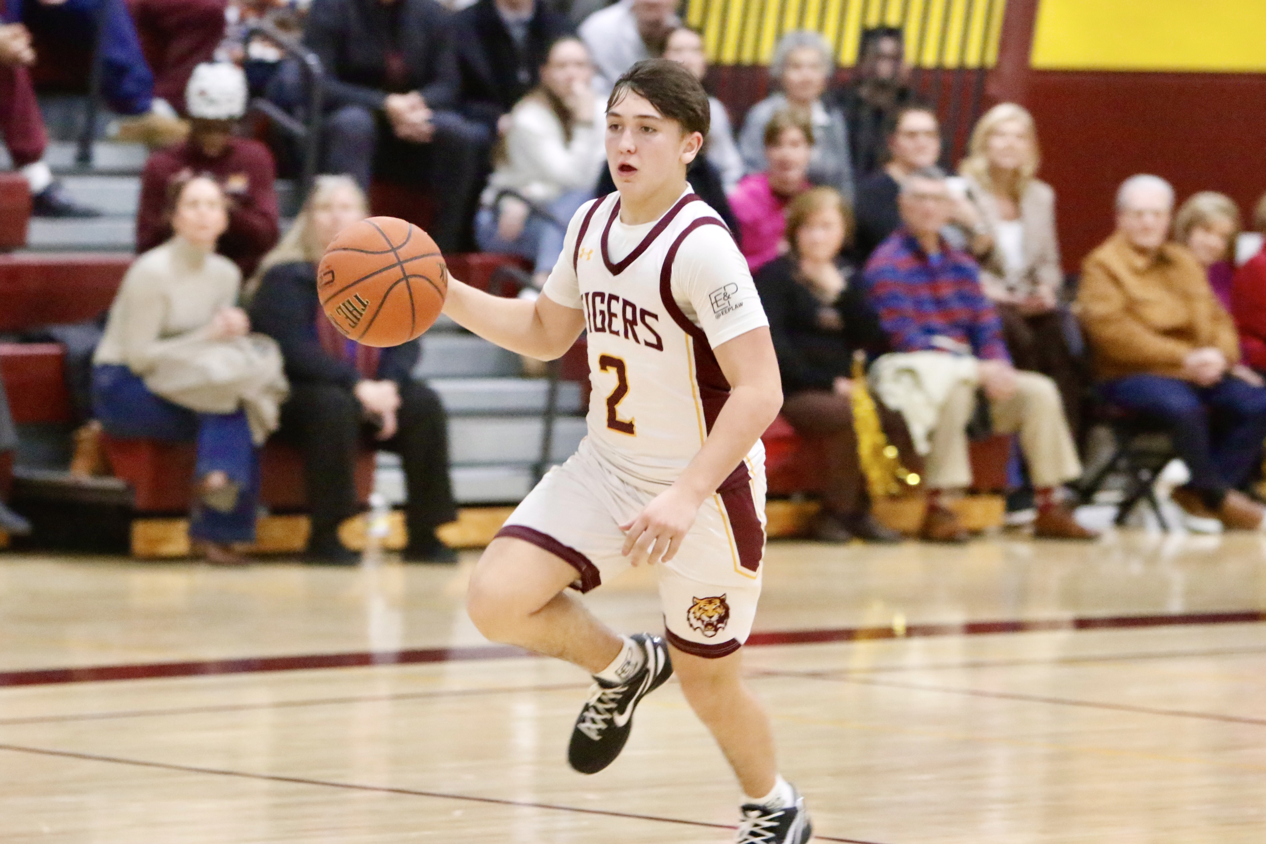 Staten Island Academy's Johnny Elefterakis handles the ball during a matchup against Avenues on Jan. 14, 2025.