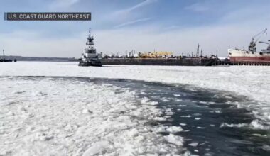 U.S. Coast Guard conducts icebreaking operations in NY Harbor, Hudson River amid deep freeze – NBC New York