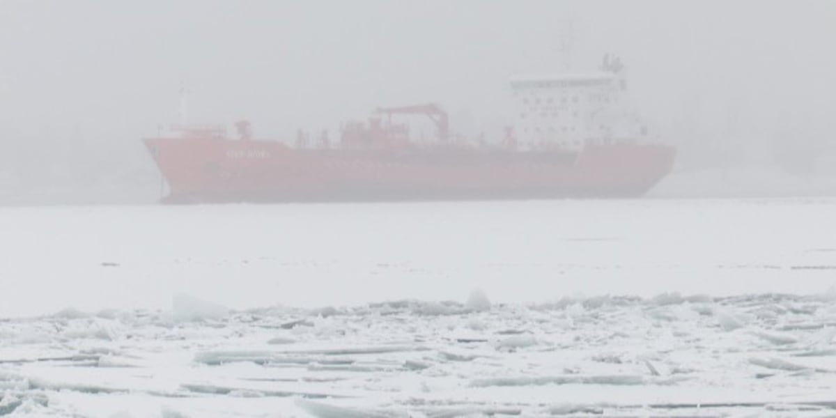 St. Lawrence Seaway closure delayed as freighters are slowed by ice