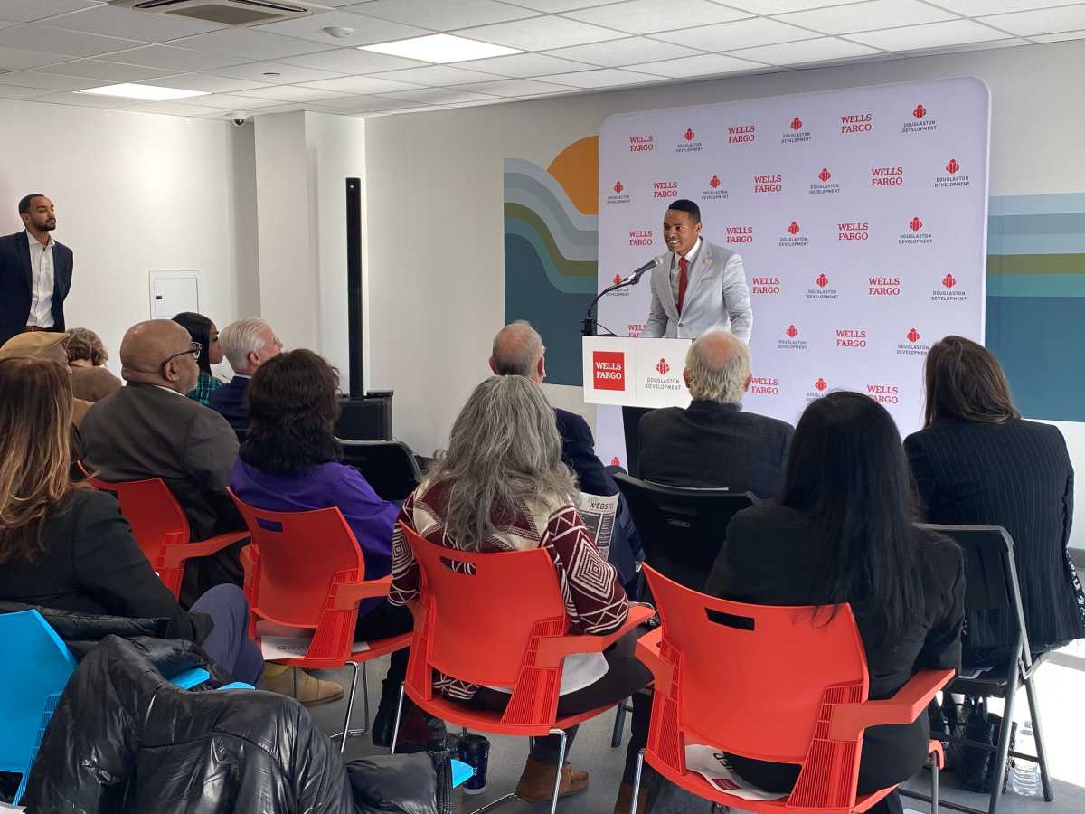 Wells Fargo donates grocery gift cards to seniors at Webster Avenue affordable housing complex – Bronx Times