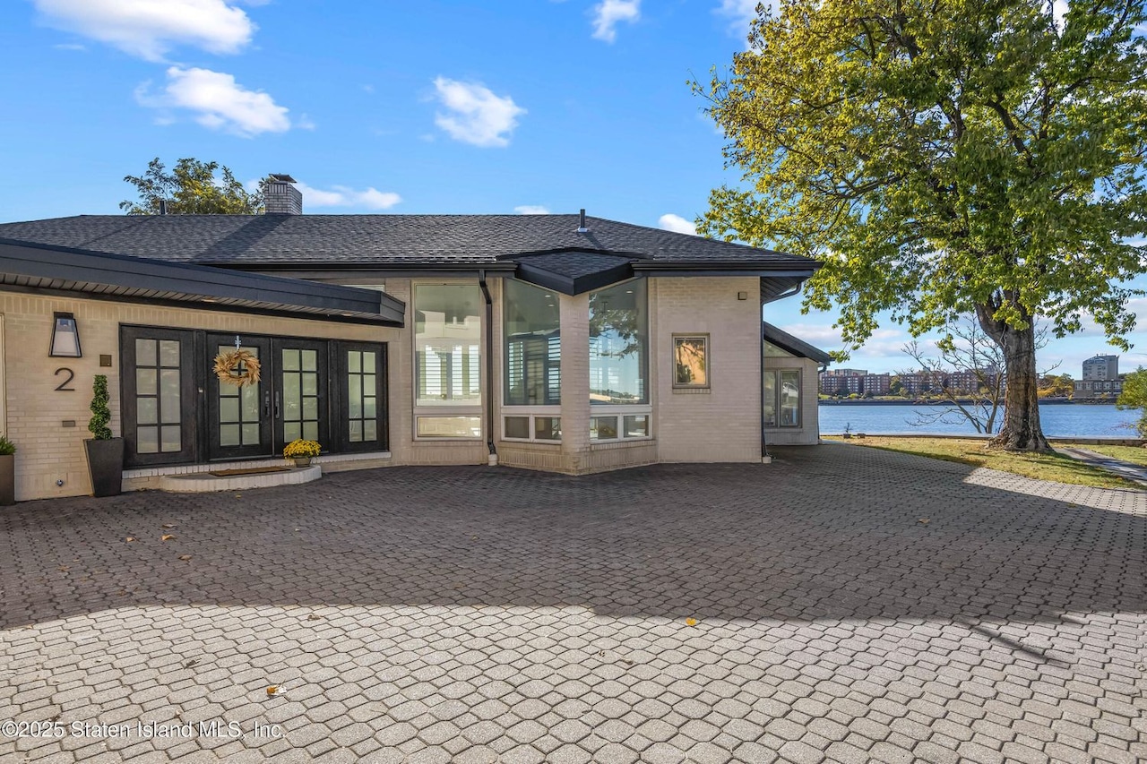 2 Wards Point Avenue