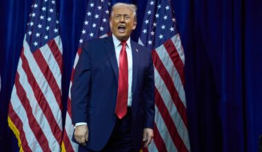 “F Trump”: Late-night comedy legend drops hammer on anti-Trump comics