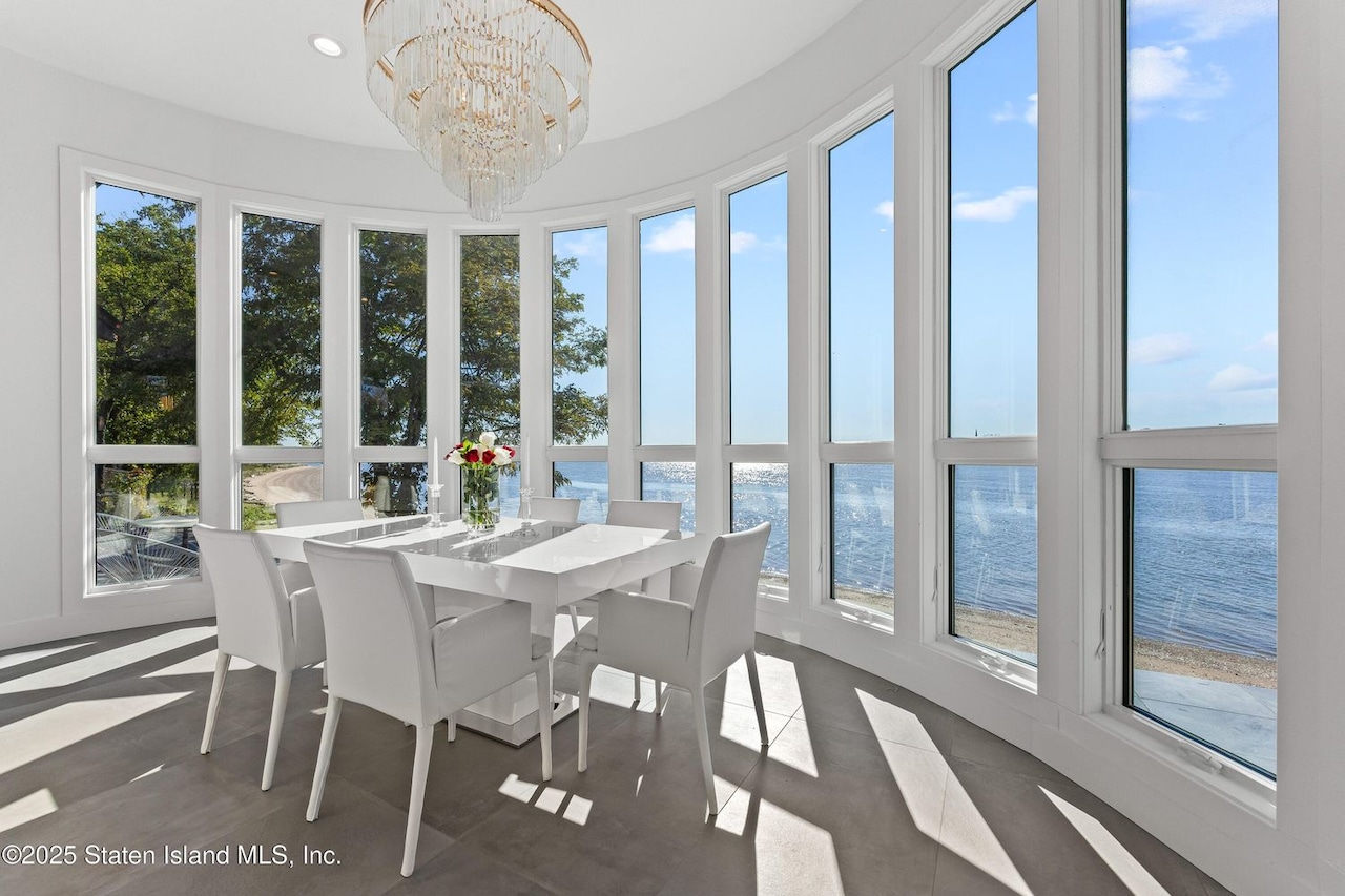 2 Wards Point Avenue