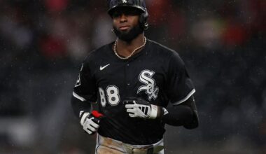 New York Mets acquire CF Luis Robert Jr. in trade with Chicago White Sox