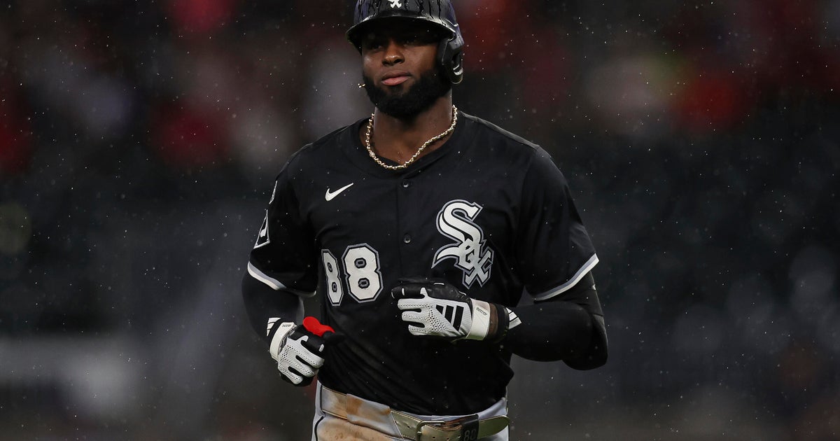 New York Mets acquire CF Luis Robert Jr. in trade with Chicago White Sox