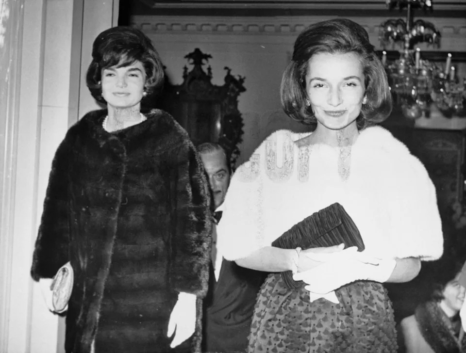 First Lady Jackie Kennedy Onassis and her sister, Princess Lee Radziwill, leaving the Carlyle. She was in town for a social function and to “possibly” buy antiques for the White House. Bettmann Archive