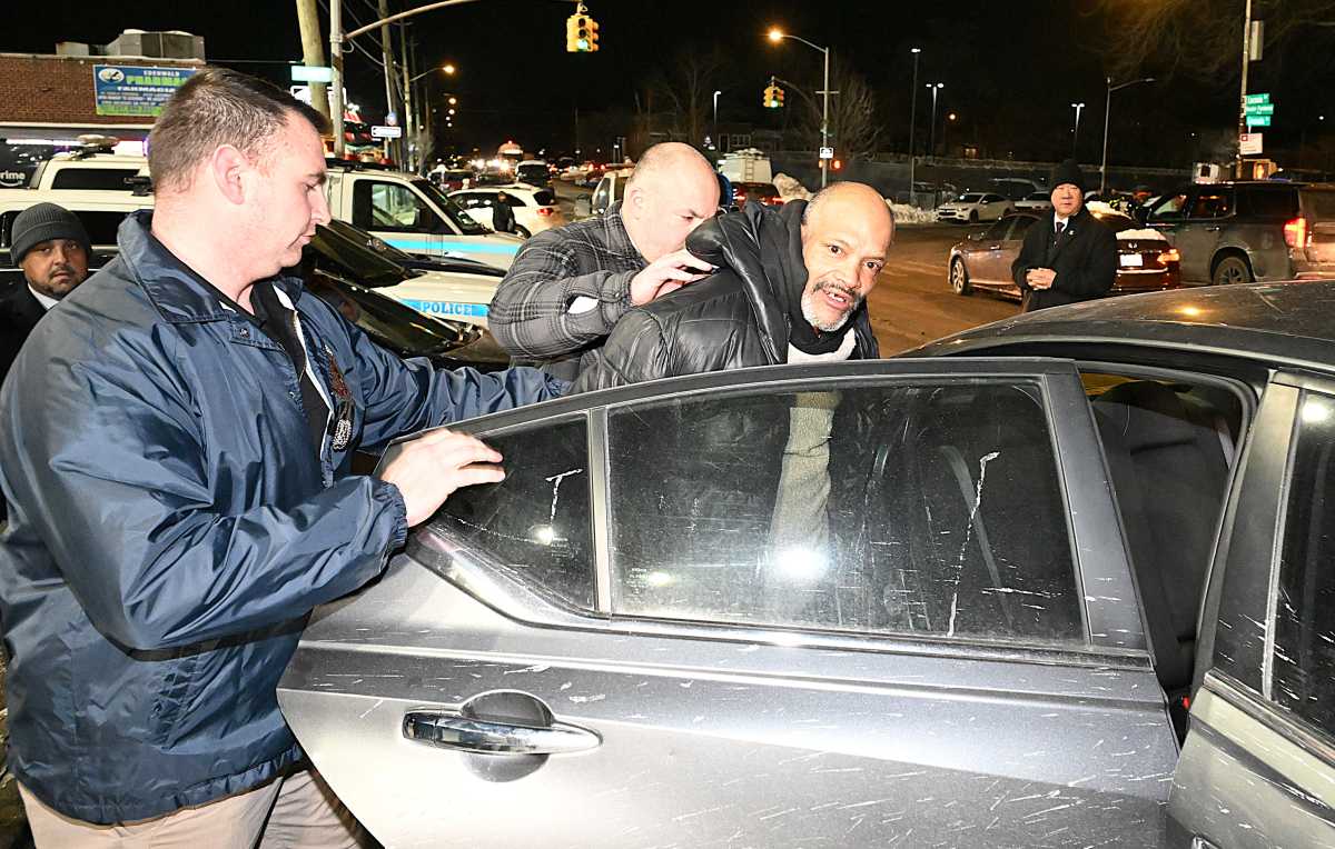 Homeless man in Bronx booked for sparking deadly high-rise fire and explosion that displaced 175 people – amNewYork