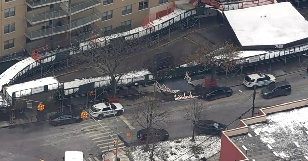 3 shot, 2 dead, in apparent murder-suicide in the Bronx, police say