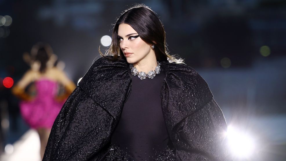 WEST HOLLYWOOD, CALIFORNIA - MARCH 09: Kendall Jenner walks the runway during the Versace FW23 Show at Pacific Design Center on March 09, 2023 in West Hollywood, California. (Photo by Arturo Holmes/Getty Images)