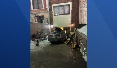 Car rams into Chabad headquarters in New York City