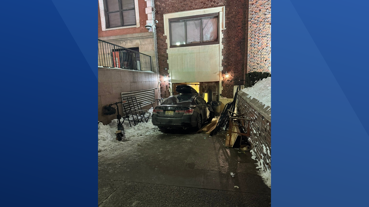 Car rams into Chabad headquarters in New York City