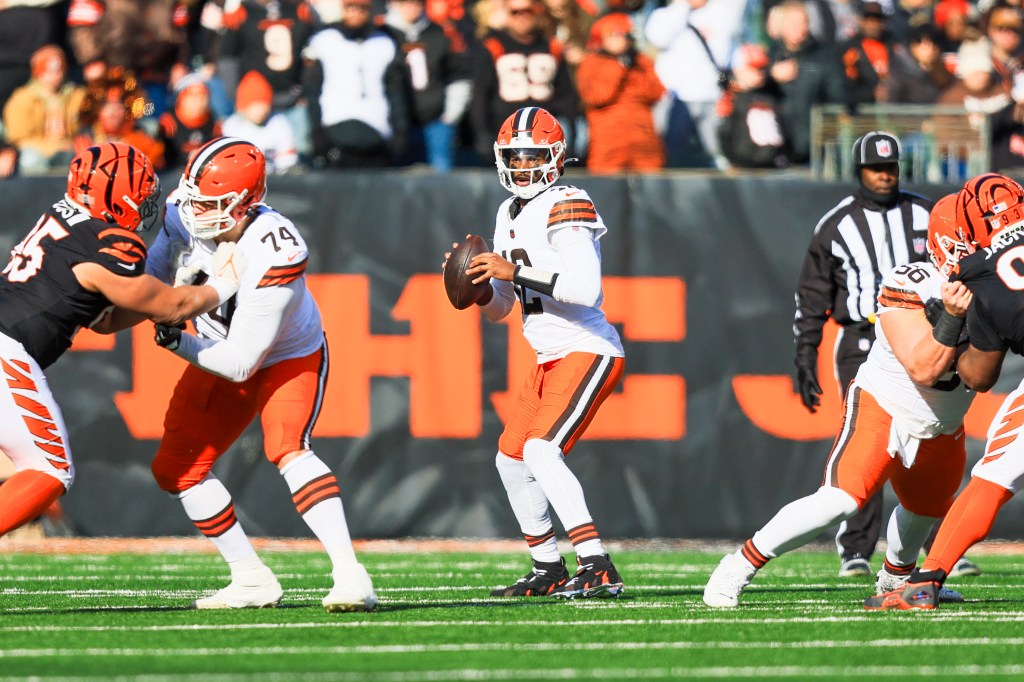 Cleveland Browns quarterback Shedeur Sanders (12) looks to pass during the first half against the Cleveland Browns.