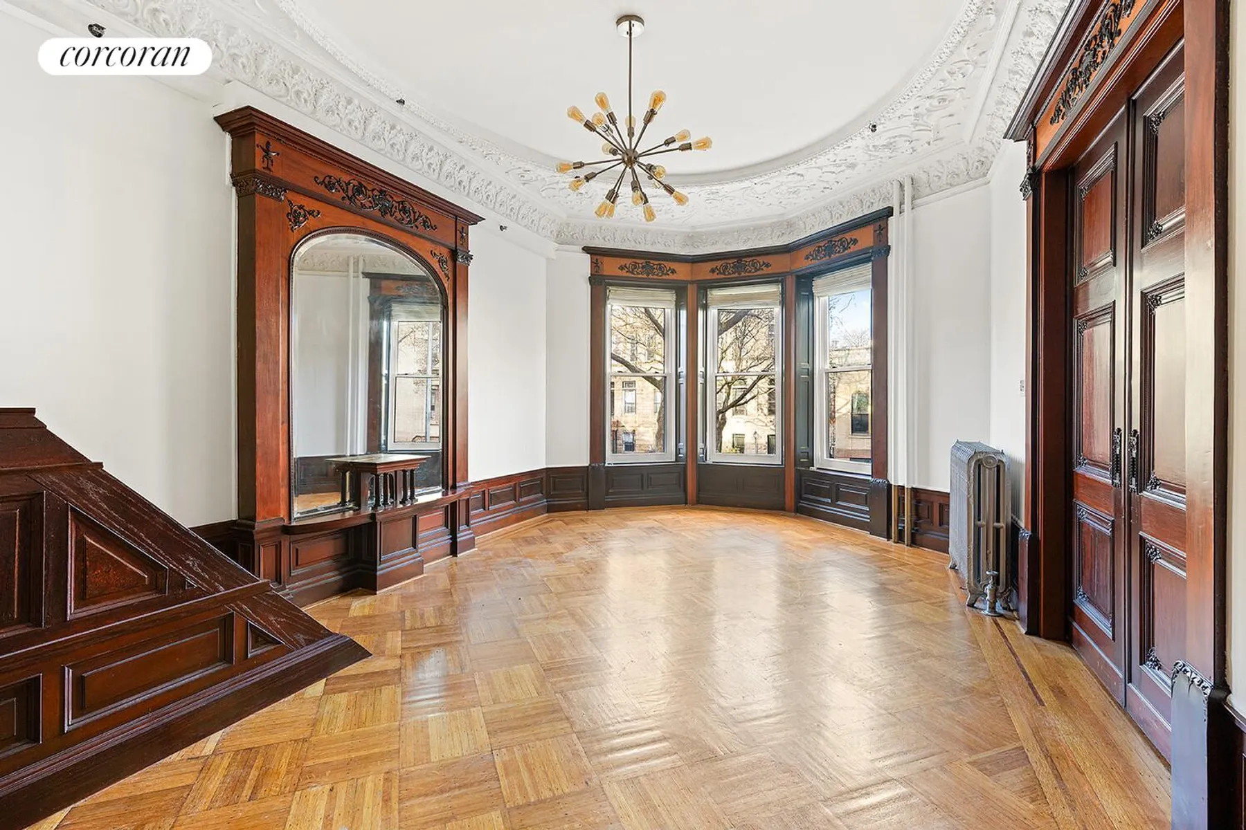 parlor with pier mirror, moldings, plasterwork