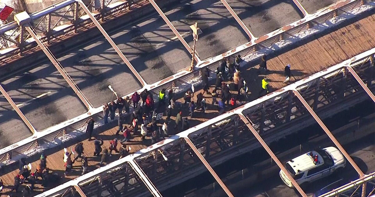Anti-ICE protesters cross Brooklyn Bridge in MLK Day demonstration