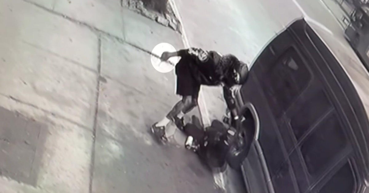 Father of 2 stabbed to death in random attack in the Bronx