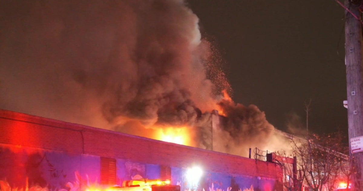 9 hurt as massive Queens tire shop fire spreads to apartments above