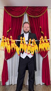 Lord Vinheteiro Performs Queen's "Bohemian Rhapsody" On Rubber Chickens...Wait...What?