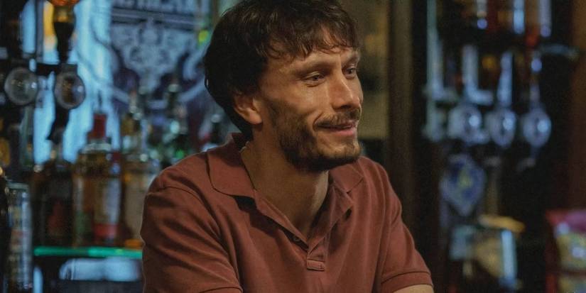 Episode 1 Baby Reindeer Donny At Bar B (1)