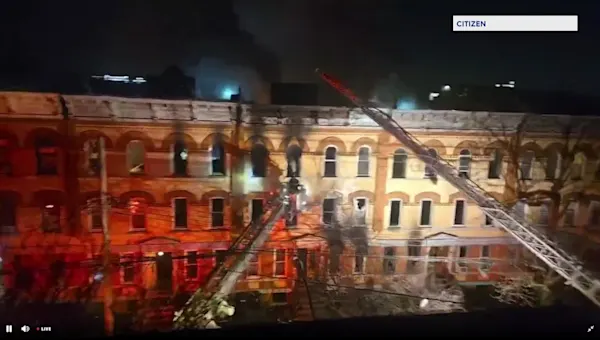 News 12 | Brooklyn | 2 firefighters seriously injured in Queens fire