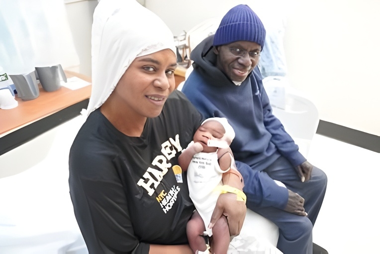 Harlem couple welcomes newest New Yorker at the stroke of midnight – amNewYork