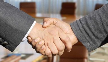 handshake-close-up-photo