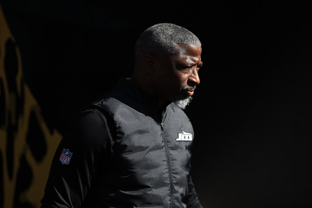 New York Jets Head coach Aaron Glenn walks out of the tunnel.