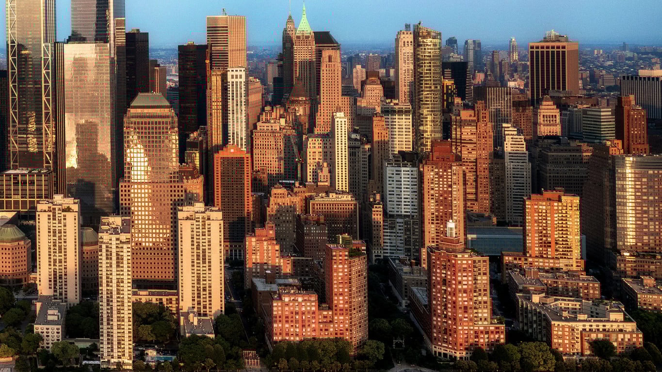 Manhattan deals and median sales price rise for fifth consecutive time