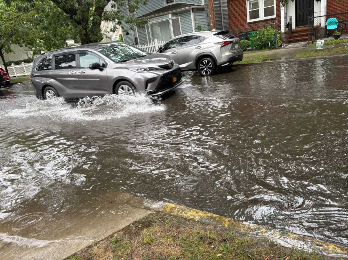 DEP disconnecting illegal downspouts connected with sewers in Queens’ District 30 neighborhoods – QNS