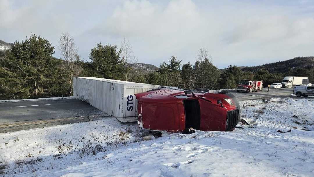 Tractor-trailer crash closes Interstate 87 in Elizabethtown
