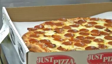 Local pizza shop prepares gameday orders