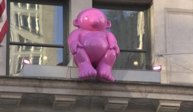 "Mr. Pink" art installation adds color, whimsy to NYC's Flatiron District