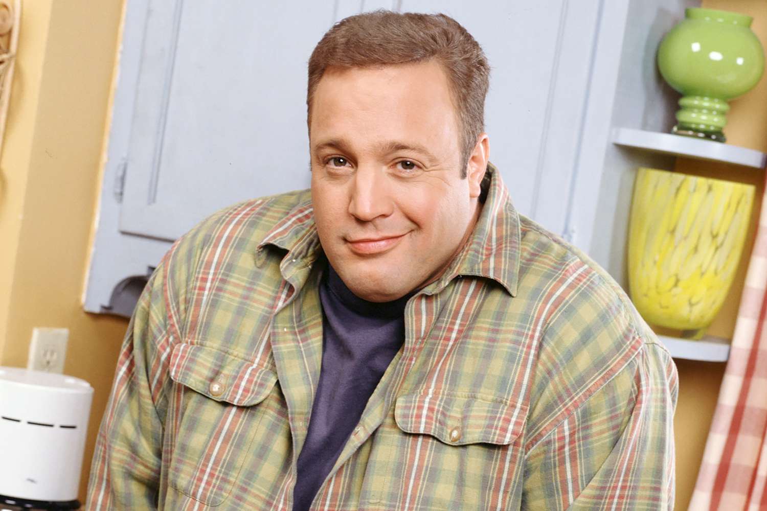 Kevin James Recreates Viral 'King of Queens' Meme 20 Years Later
