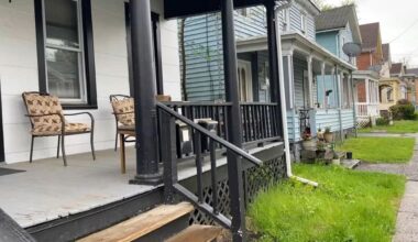 a row of houses in kingston new york