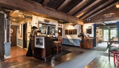 New York's Oldest Restaurant Is A Cozy Eatery That's Older Than America Itself