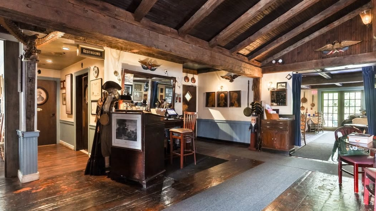 New York's Oldest Restaurant Is A Cozy Eatery That's Older Than America Itself