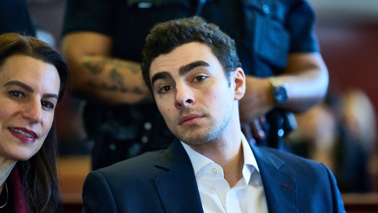 Luigi Mangione appears in Manhattan Criminal Court for an evidence hearing, Friday, Dec. 12, 2025, in New York.  (Curtis Means/Pool Photo via AP)