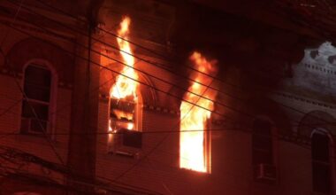 2 firefighters seriously hurt in 5-alarm Ridgewood, Queens fire, FDNY says