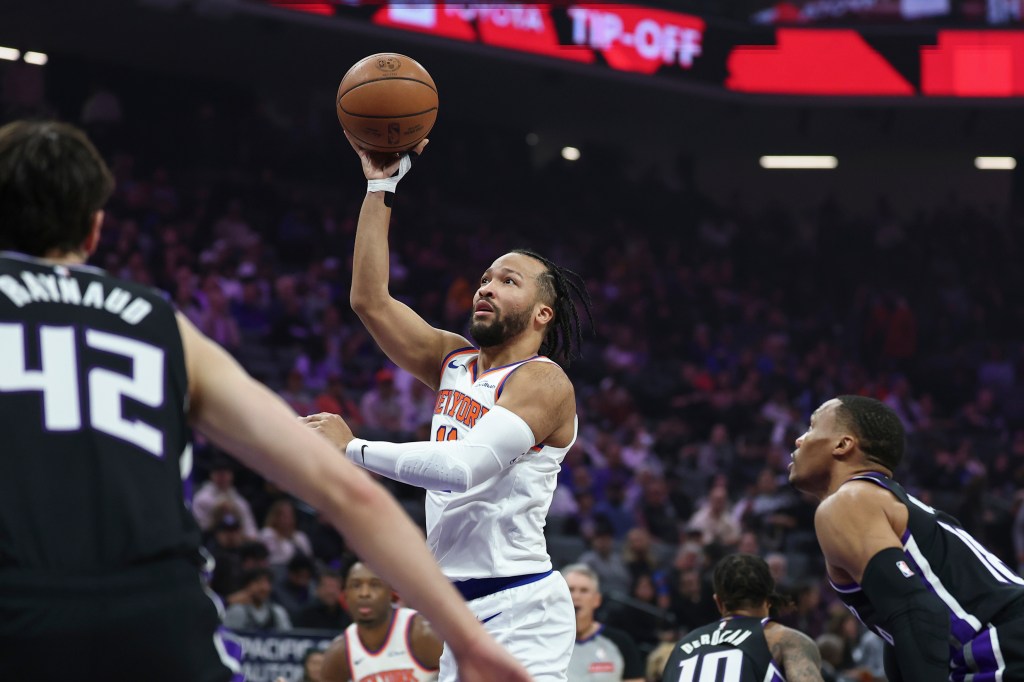 Knicks guard Jalen Brunson, center, takes a shot in the paint during the first half of an NBA basketball game against the Sacramento Kings Wednesday, Jan. 14, 2026, in Sacramento, Calif. 