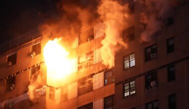 FDNY firefighters battle 4-alarm blaze on top floors of Bronx apartment