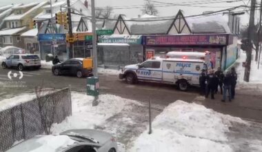 Man with knife shot by NYPD officers in Queens, police sources say