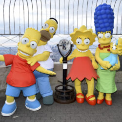Costumed characters, from left, Bart Simpson, Homer Simpson, Lisa Simpson, Marge Simpson and Maggie Simpson pose together on the 86th floor observation deck during Fox's "The Simpsons" 30th anniversary celebration at the Empire State Building on Monday, Dec. 17, 2018, in New York. (Photo by Evan Agostini/Invision/AP)