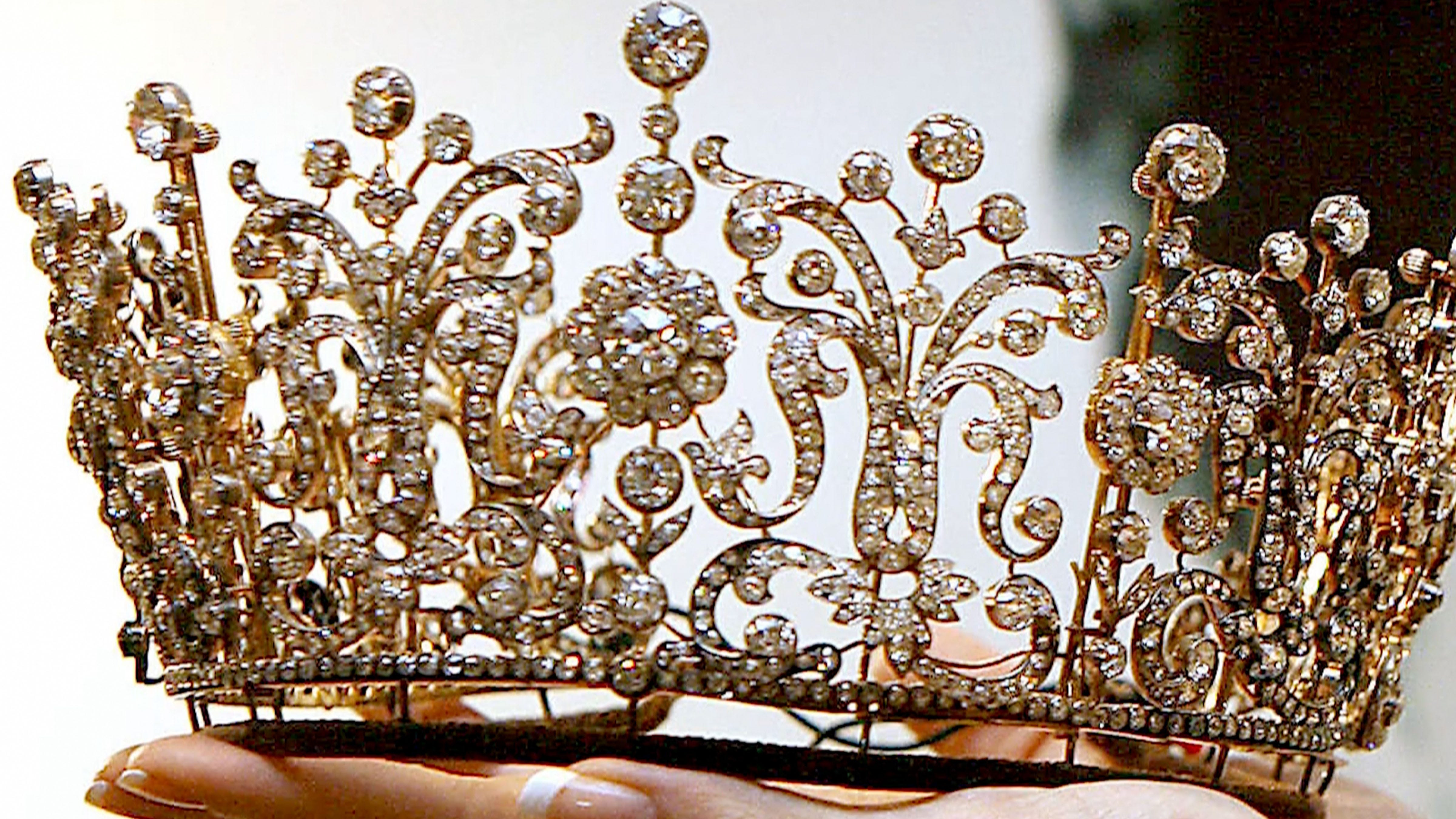 new official portraits of dd.mm. king carl gustav and queen silvia published on january 7, 2026.