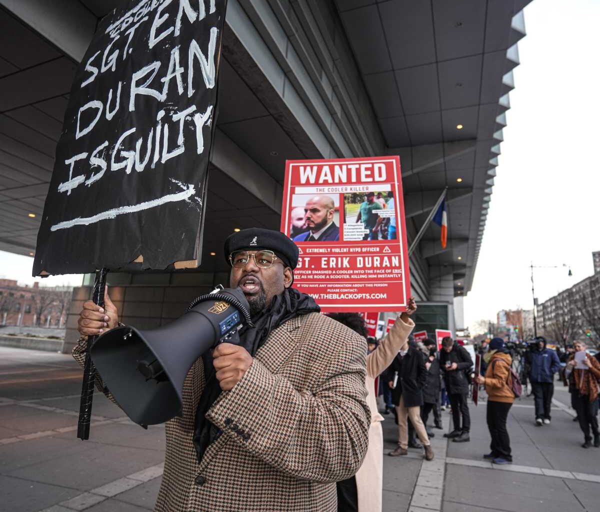 Death threat? Black Lives Matter activist says plainclothed cop threatened to kill him outside Bronx court during sergeant’s murder trial
