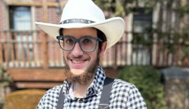 A Brooklyn homestead with chickens, fruit trees and a vegetable garden thrives a few doors from the #2 train
