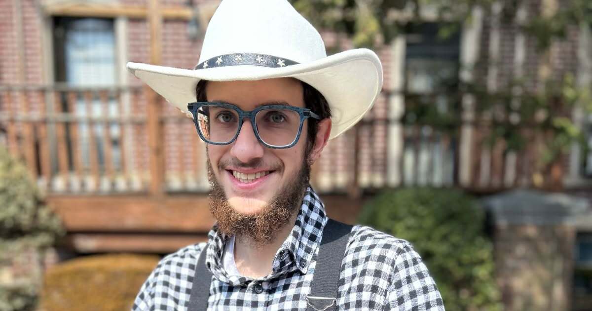 A Brooklyn homestead with chickens, fruit trees and a vegetable garden thrives a few doors from the #2 train